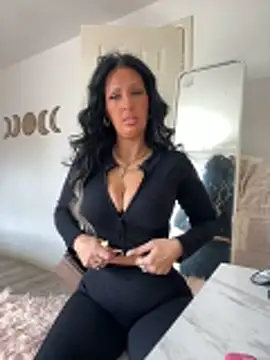 Snapshot of Lolaxox_ chatting on May 14, 2026, 12:13 pm Lolaxox online show from May 14, 2026, 12:13 pm