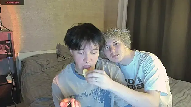 miya meow miku online show from December 22, 2025, 7:03 pm