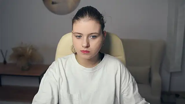 Snapshot of NovellaArjune chatting on December 3, 2025, 8:03 am NovellaArjune online show from December 3, 2025, 8:03 am