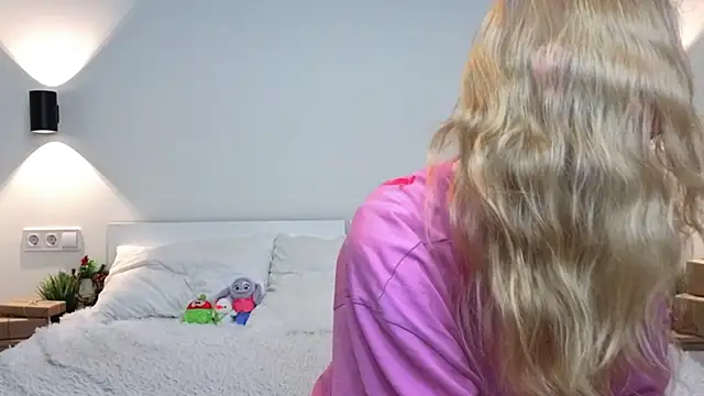 GhisllaineWestler online show from February 9, 2026, 4:32 am