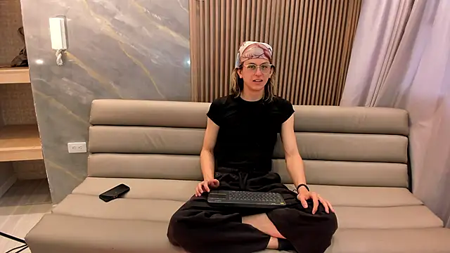 Snapshot of Lior_Evan chatting on November 29, 2025, 11:54 am Lior Evan online show from November 29, 2025, 11:54 am