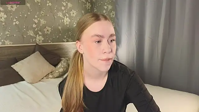 Lolly Kittyy online show from December 1, 2025, 1:12 pm