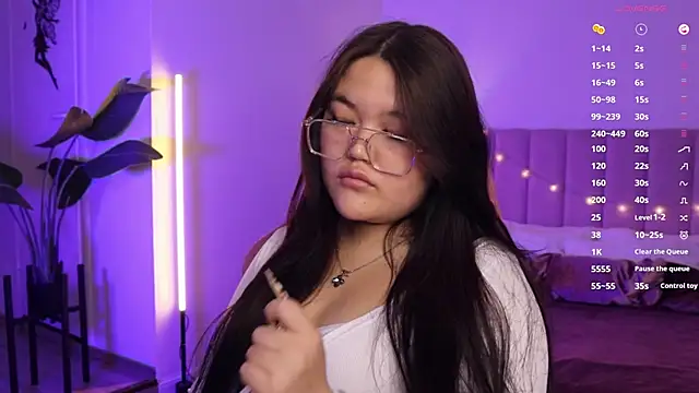 Snapshot of VeneraMai chatting on December 2, 2025, 5:25 pm VeneraMai online show from December 2, 2025, 5:25 pm