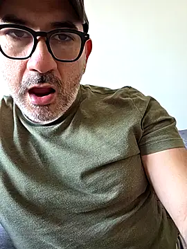 Snapshot of Aresal84 chatting on December 1, 2025, 12:39 pm Aresal84 online show from December 1, 2025, 12:39 pm