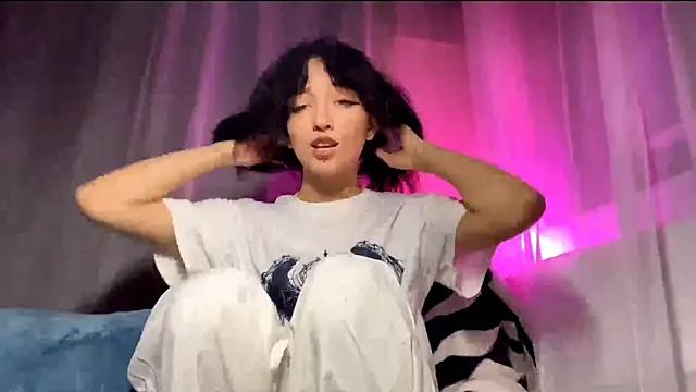 Snapshot of Raylli_Jorden chatting on December 1, 2025, 4:19 pm Raylli Jorden online show from December 1, 2025, 4:19 pm