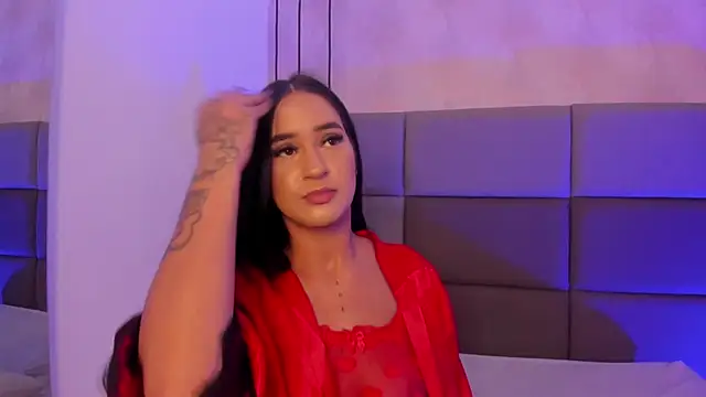 Snapshot of Emily_luve chatting on February 13, 2026, 5:02 pm Emily luve online show from February 13, 2026, 5:02 pm