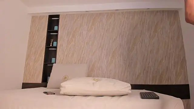 Snapshot of ayla_velt chatting on February 18, 2026, 7:43 pm ayla velt online show from February 18, 2026, 7:43 pm