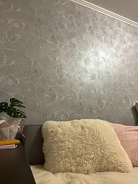 s4rah online show from December 14, 2025, 2:44 pm