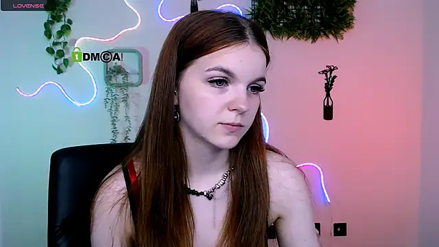 Snapshot of mikameovv chatting on August 3, 2026, 7:31 pm mikameovv online show from August 3, 2026, 7:31 pm