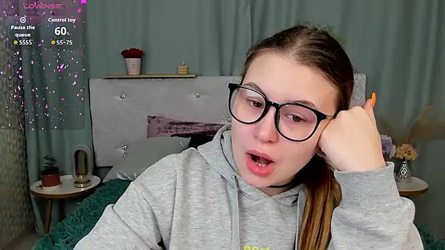 Snapshot of MilanaXHoney chatting on February 19, 2026, 1:02 am MilanaXHoney online show from February 19, 2026, 1:02 am