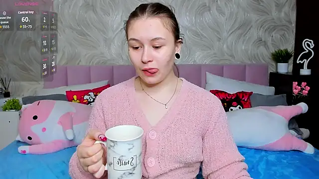 Snapshot of MilanaXHoney chatting on January 15, 2026, 12:58 am MilanaXHoney online show from January 15, 2026, 12:58 am