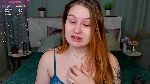 Snapshot of MilanaXHoney chatting on February 15, 2026, 1:39 am MilanaXHoney online show from February 15, 2026, 1:39 am