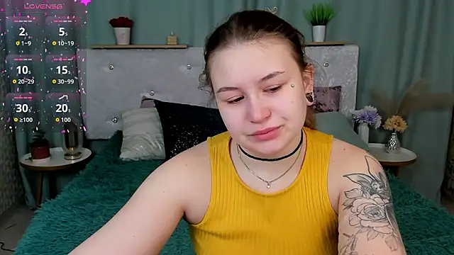 Snapshot of MilanaXHoney chatting on February 24, 2026, 12:55 am MilanaXHoney online show from February 24, 2026, 12:55 am