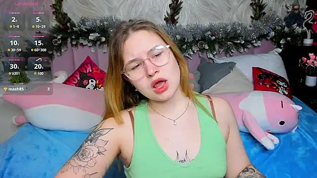 Snapshot of MilanaXHoney chatting on January 6, 2026, 12:47 am MilanaXHoney online show from January 6, 2026, 12:47 am