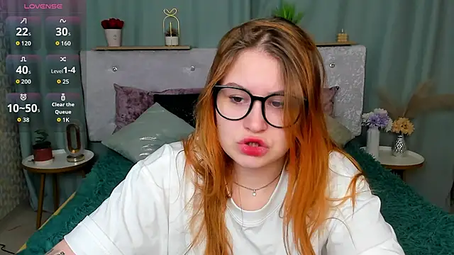 Snapshot of MilanaXHoney chatting on February 4, 2026, 12:49 am MilanaXHoney online show from February 4, 2026, 12:49 am