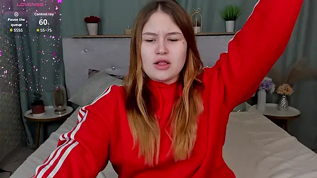 Snapshot of MilanaXHoney chatting on March 2, 2026, 12:44 am MilanaXHoney online show from March 2, 2026, 12:44 am