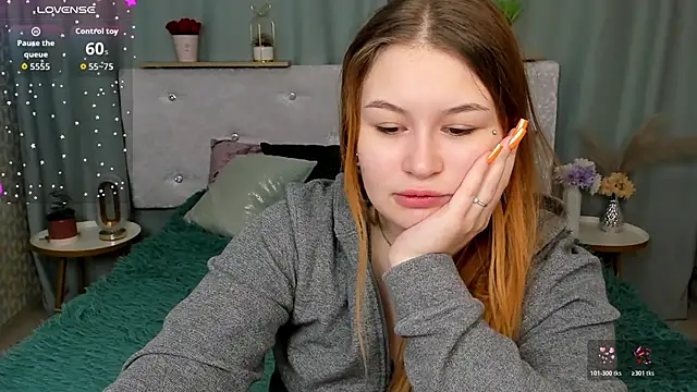 Snapshot of MilanaXHoney chatting on February 12, 2026, 12:43 am MilanaXHoney online show from February 12, 2026, 12:43 am