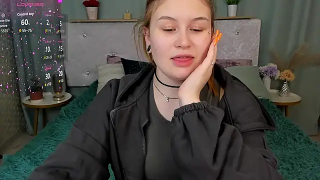 Snapshot of MilanaXHoney chatting on February 23, 2026, 1:07 am MilanaXHoney online show from February 23, 2026, 1:07 am