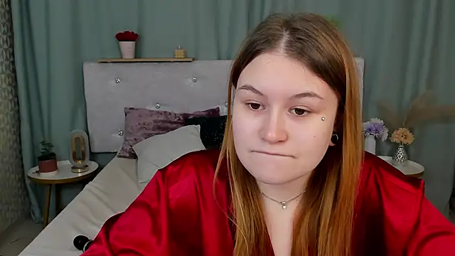 Snapshot of MilanaXHoney chatting on March 1, 2026, 1:05 am MilanaXHoney online show from March 1, 2026, 1:05 am