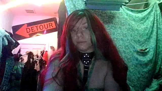 Snapshot of spunfoxxx chatting on December 19, 2025, 10:23 pm spunfoxxx online show from December 19, 2025, 10:23 pm