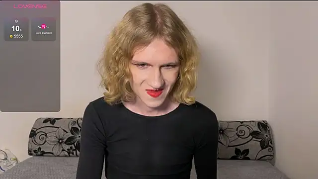 Snapshot of Avery_adam chatting on December 13, 2025, 10:27 pm Avery adam online show from December 13, 2025, 10:27 pm