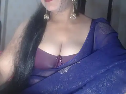 Hotronita123 online show from April 8, 2026, 5:36 pm