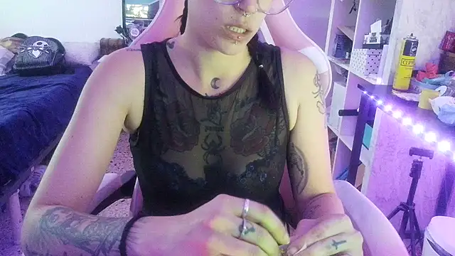 blackrose1997 online show from May 28, 2026, 10:43 am