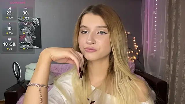 VikkiWittel online show from December 18, 2025, 4:33 pm