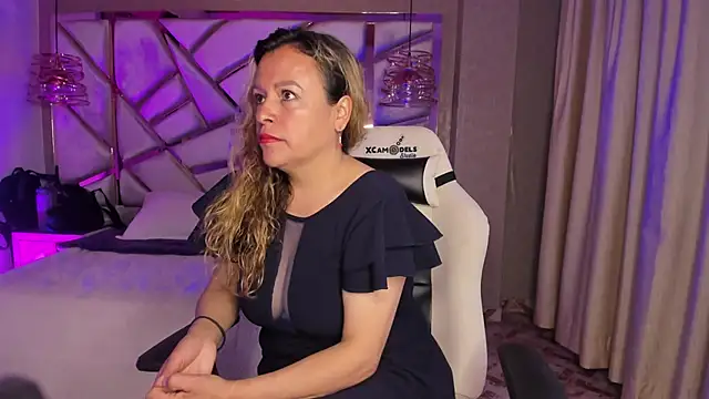 Snapshot of Ivonne_444 chatting on December 1, 2025, 1:01 pm Ivonne 444 online show from December 1, 2025, 1:01 pm