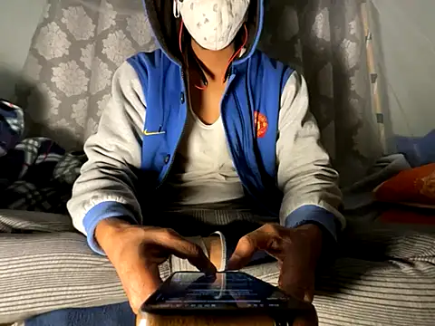 hunterboy2001 online show from November 30, 2025, 4:08 pm