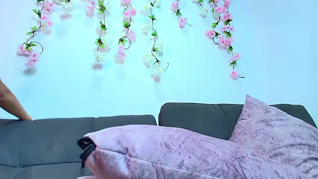 brunette candyy  online show from January 15, 2026, 1:25 pm