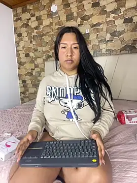  madisonfoxxx2 online show from December 4, 2025, 7:29 am