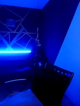 Veronica Lewis  online show from December 5, 2025, 1:10 pm