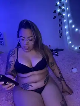 Snapshot of Lindalatina2001 chatting on April 7, 2026, 7:04 pm Lindalatina2001 online show from April 7, 2026, 7:04 pm