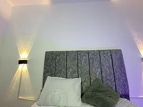 Mia Allenn online show from April 10, 2026, 7:21 pm