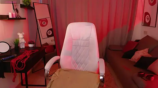 Eliza Bennet online show from February 9, 2026, 7:39 am