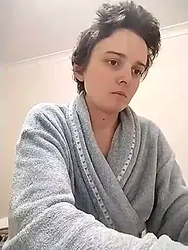 Amy01112 online show from April 18, 2026, 7:58 pm