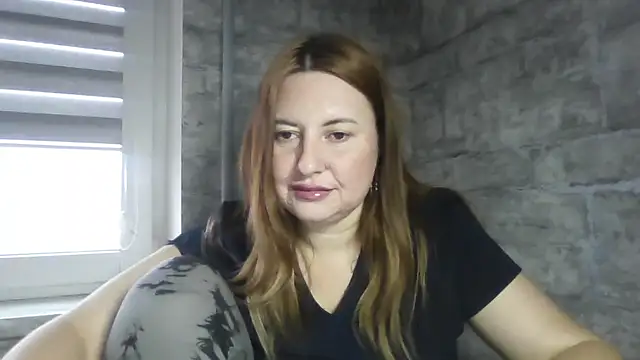 Cute Juliia online show from December 1, 2025, 8:04 am