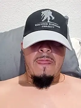 Snapshot of Lalin2323 chatting on February 28, 2026, 1:05 am Lalin2323 online show from February 28, 2026, 1:05 am