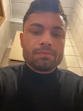 Snapshot of Daniel_fit chatting on December 1, 2025, 2:12 am Daniel fit online show from December 1, 2025, 2:12 am