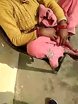 Hot couple96 online show from December 2, 2025, 4:25 am