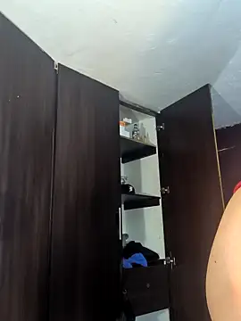 makensys dirty hot online show from December 3, 2025, 3:07 am