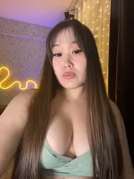 Snapshot of MonamiOnizuka chatting on December 14, 2025, 9:42 pm MonamiOnizuka online show from December 14, 2025, 9:42 pm