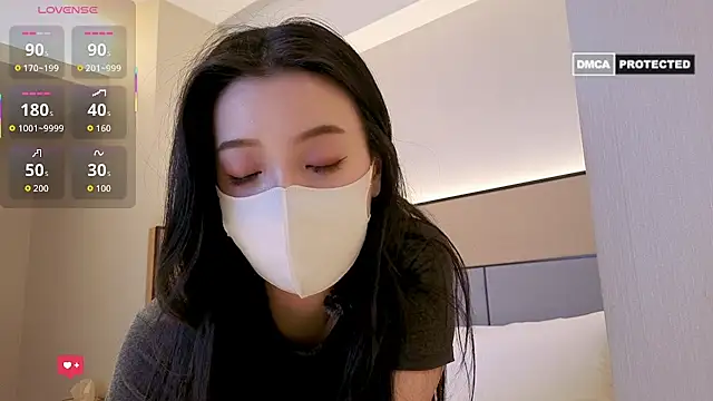 nayomi 34f online show from April 13, 2026, 3:38 pm