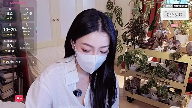 nayomi 34f online show from April 20, 2026, 7:44 am