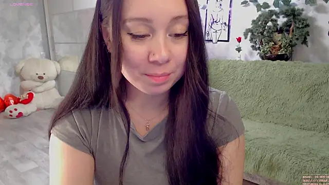 AlinaEleven online show from August 4, 2026, 9:52 pm