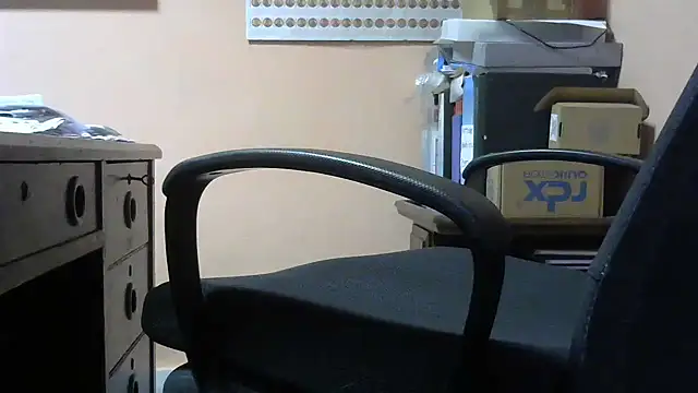 Snapshot of Yoghi65 chatting on December 1, 2025, 1:34 pm Yoghi65 online show from December 1, 2025, 1:34 pm