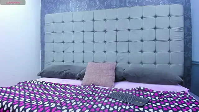 Messy Karol  online show from December 16, 2025, 1:59 pm