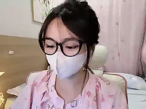 Yuyu-baobei online show from December 18, 2025, 9:18 pm