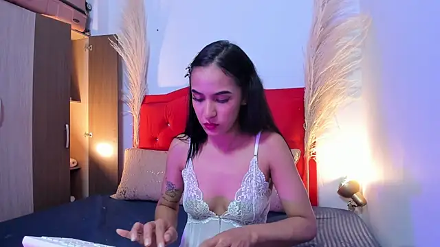 Samantha luv  online show from April 12, 2026, 12:25 am